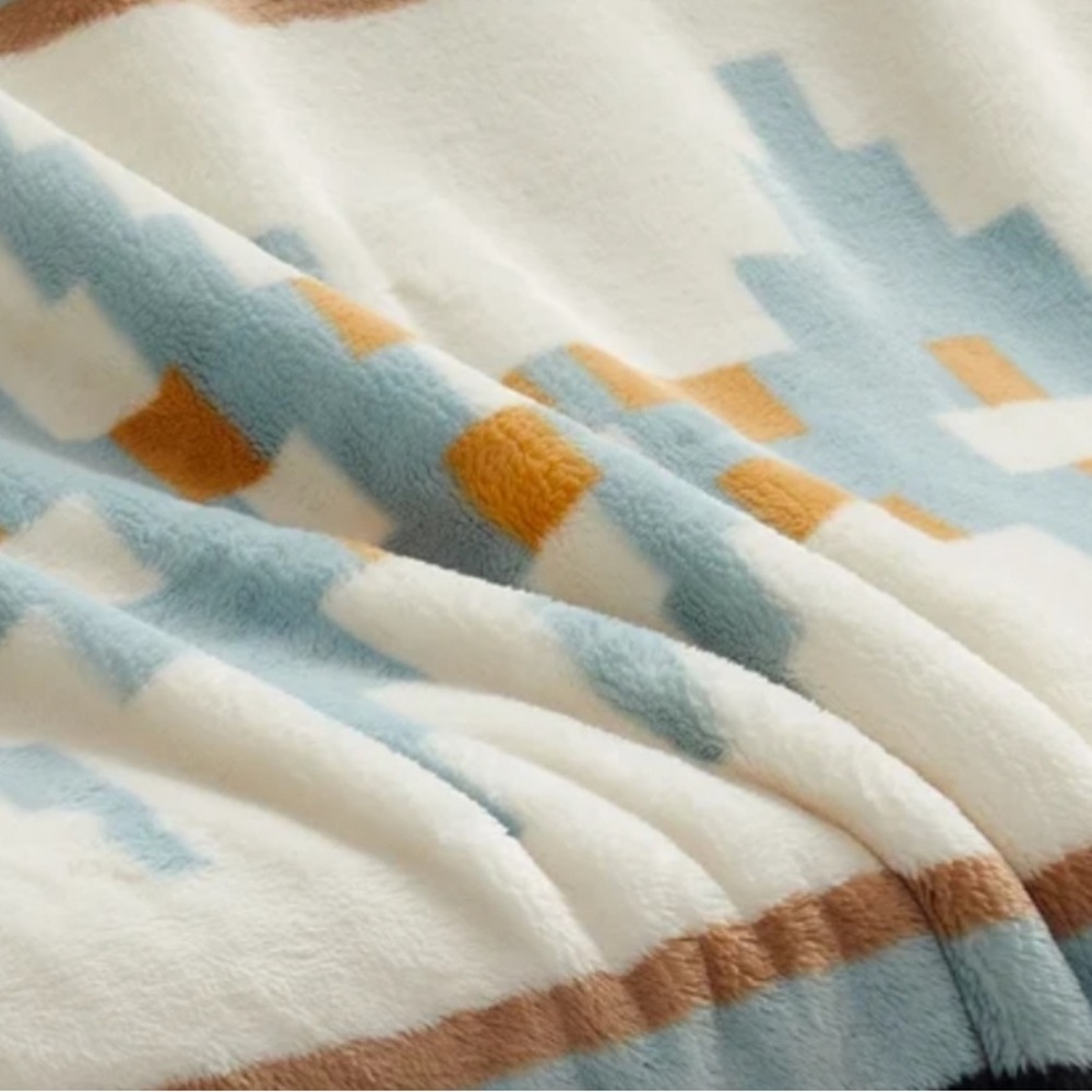 💖🌸Pendleton Plush Blanket, Trail Ridge - Picture 3 of 4